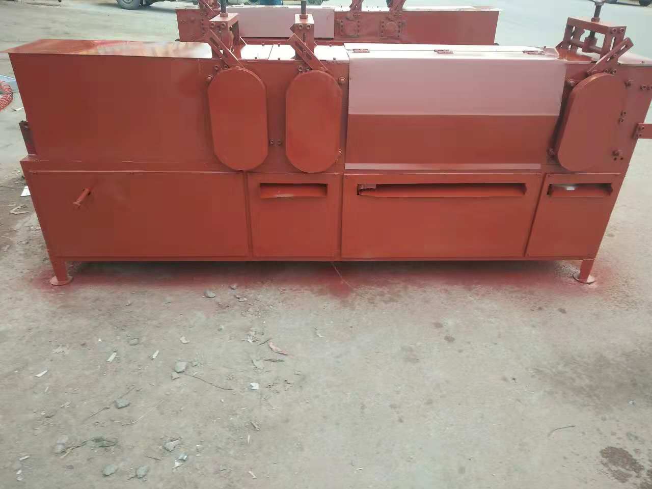 鋼管調(diào)直機(jī)